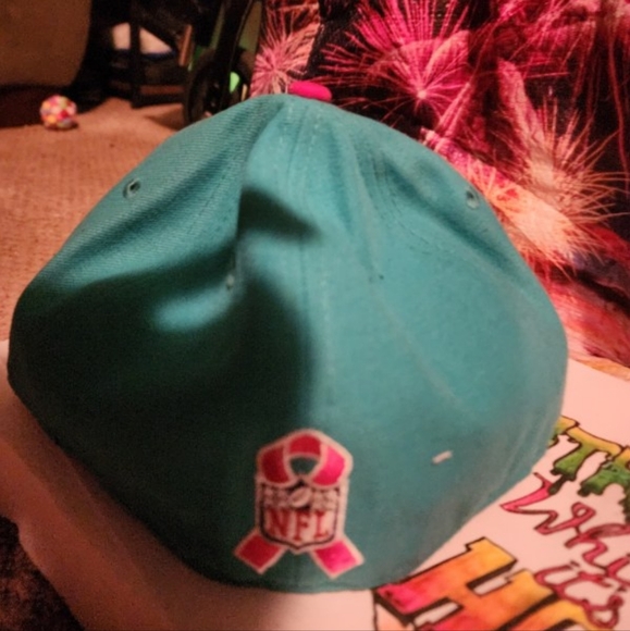 🏈 Breast Cancer Awareness Miami Dolphins Retro New Era, 7 3/8", Sea green 🏈 - Picture 3 of 5